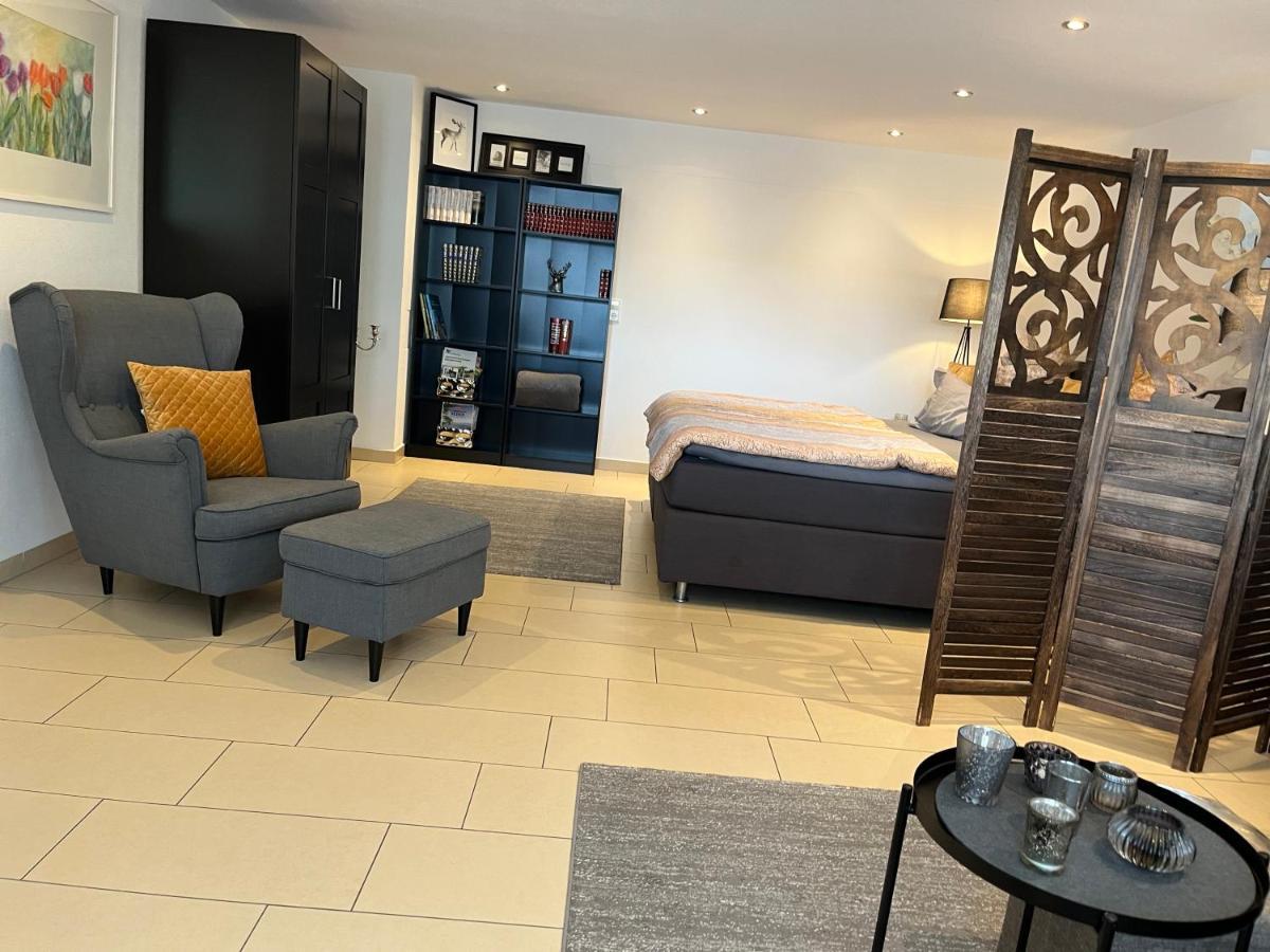 Schoene Ferienwohnung 2,5 Zimmer In Stadtnaehe Mit Eigenem Hofgarten Balingen Exterior foto
