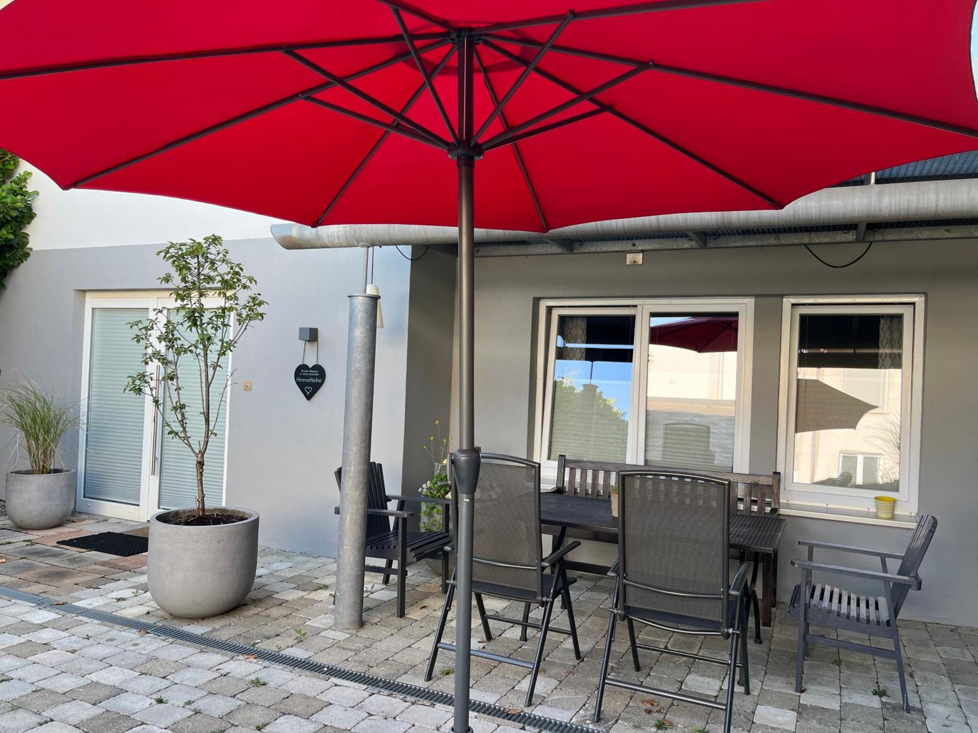 Schoene Ferienwohnung 2,5 Zimmer In Stadtnaehe Mit Eigenem Hofgarten Balingen Exterior foto
